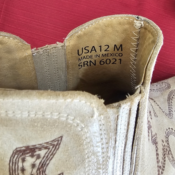 Chic Beige Western Ankle Booties - Picture 4 of 4